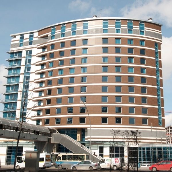 Varan Movenpick Hotel